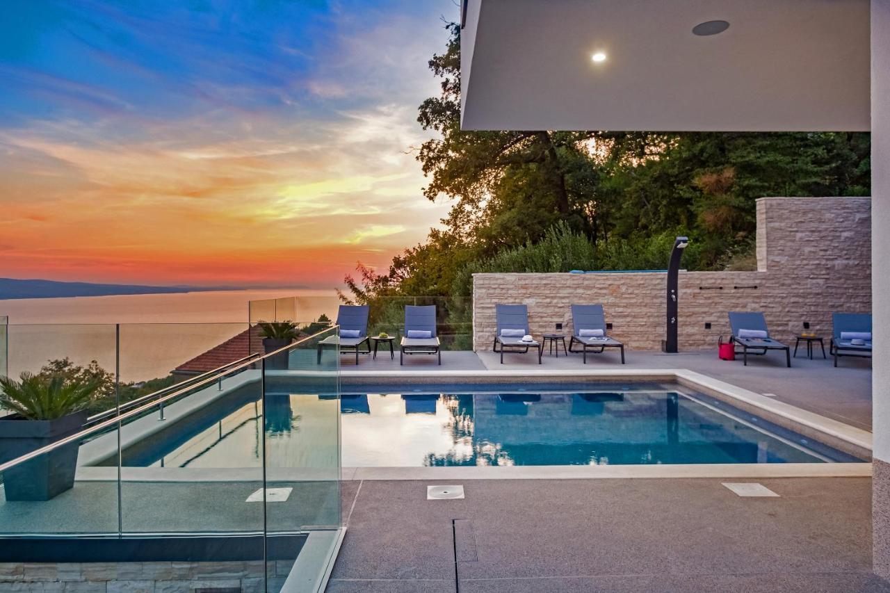 Dispet, Sea View, Pool, Jacuzzi, Sauna, Cinema Vila